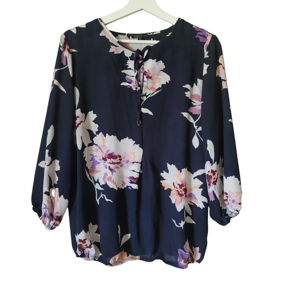 DYNAMITE Floral Top Size Medium